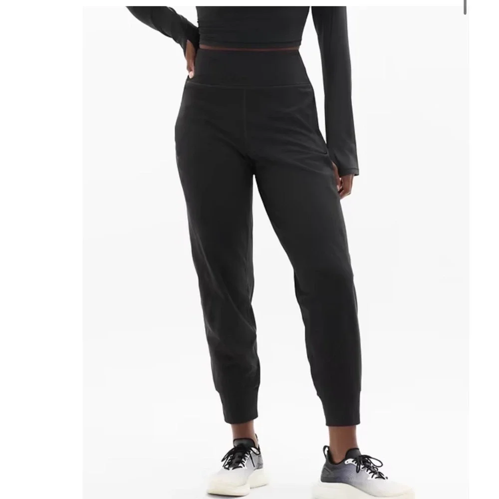 Athleta Women's Size 6 Jogger Pants Black Hiking Travel Sporty Athleisure Ru nng